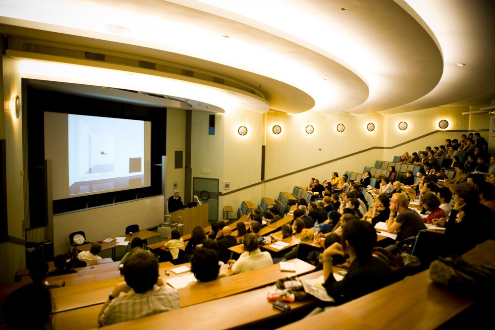 business beginners dialogues english Romania  Council Agenda  British